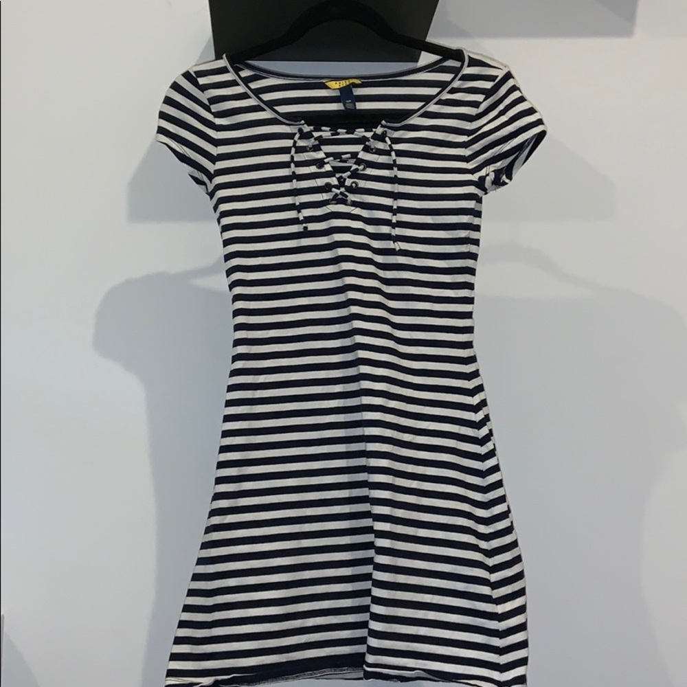 Navy and white striped body-con dress🔥